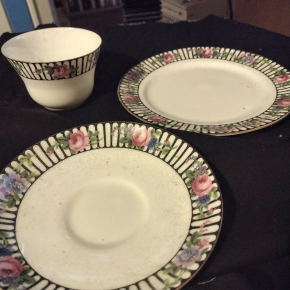 Paragon Bone China Cup, Saucer and Sandwich Set- 3 pieces - Picture 2 of 3